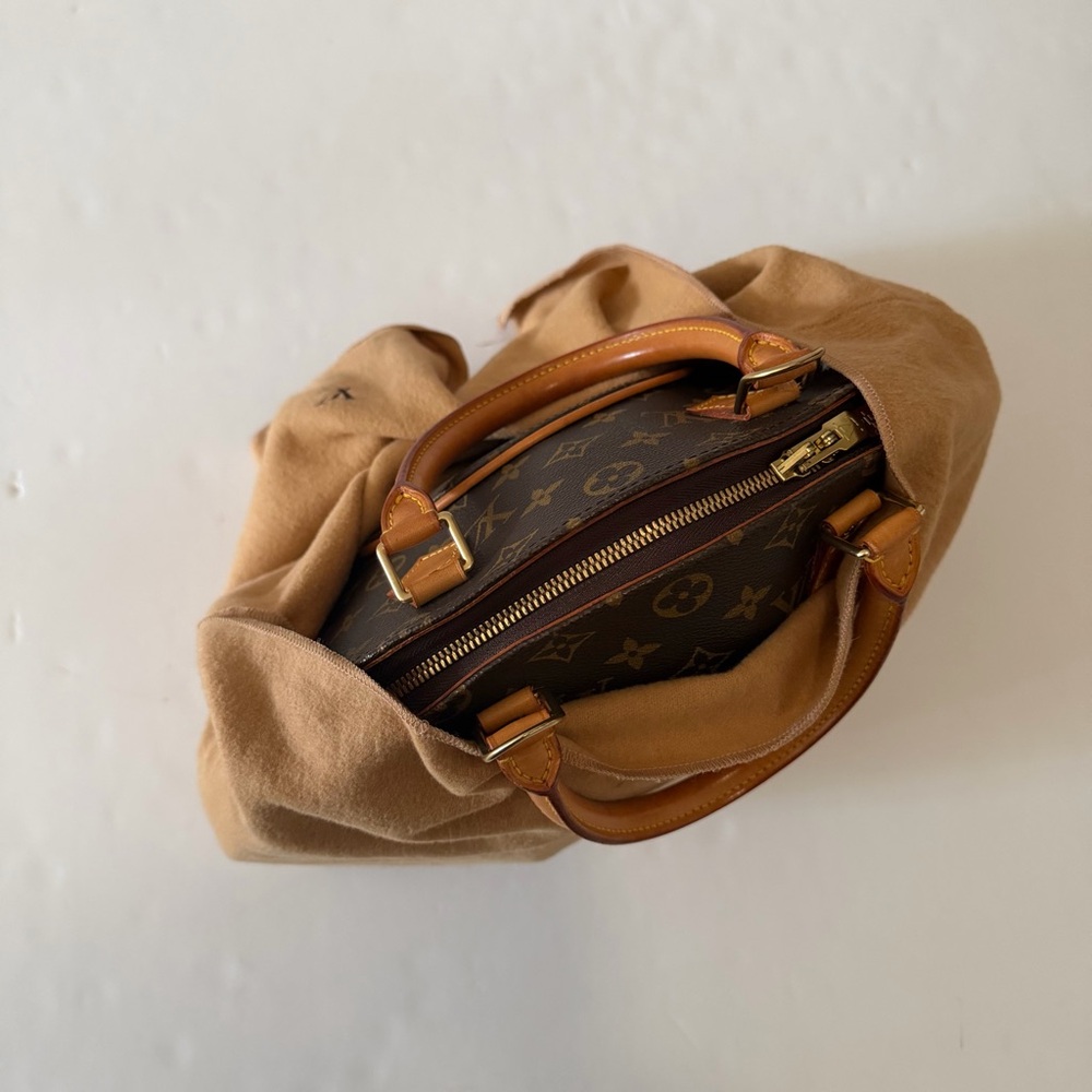 Louis Vuitton Monogram Ellipse - Picture 16 of 16